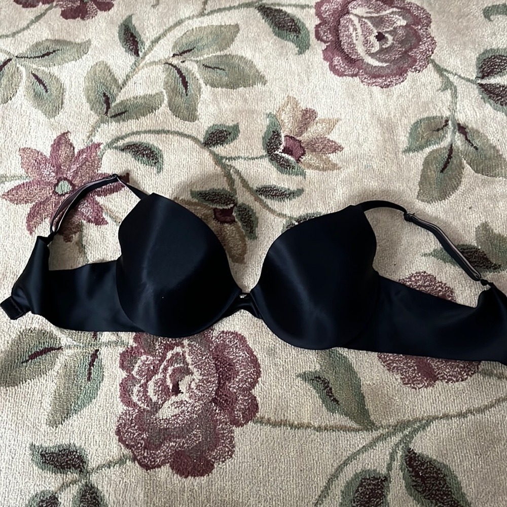 Maidenform black bra 34C